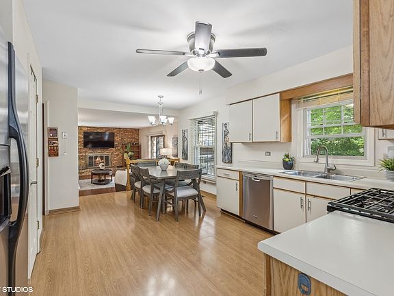 4th image of 22247 Scott Dr