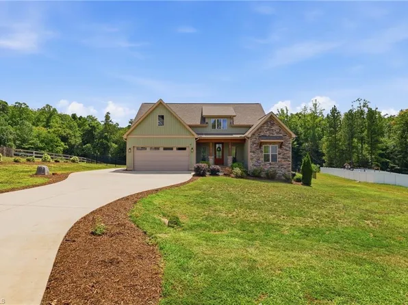 8829 Belews Ridge Rd, Stokesdale, NC 27357
