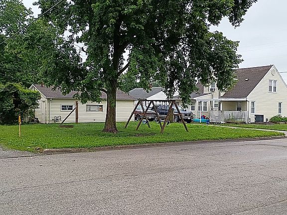 3rd image of 401 NW 1st St