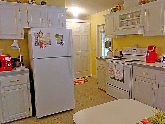 2nd image of 411 Kingslake Dr
