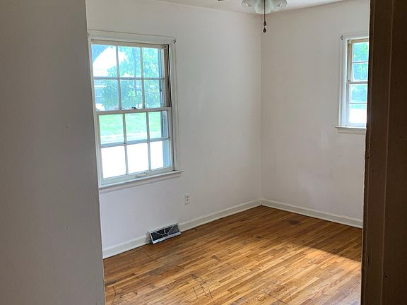 4th image of 614 Warrington Dr