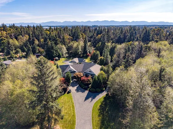 1063 Kincora Ln, Comox Valley, BC V9M 4C5