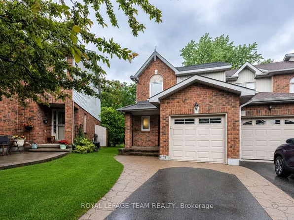 90 Blackdome Cres, Ottawa, ON K2T 1B1