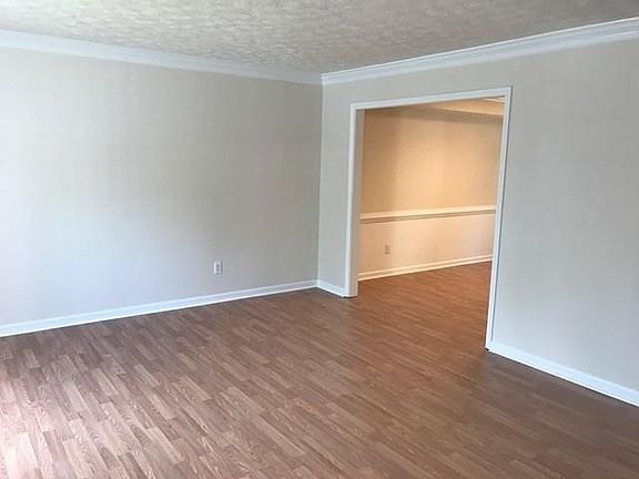 4th image of 615 Manor Glen Dr