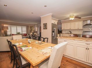 19 Lent Dr, Plainview, NY 11803