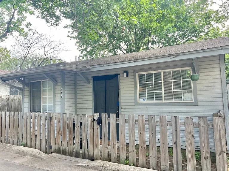 2308 W Hickory St — Photo 14