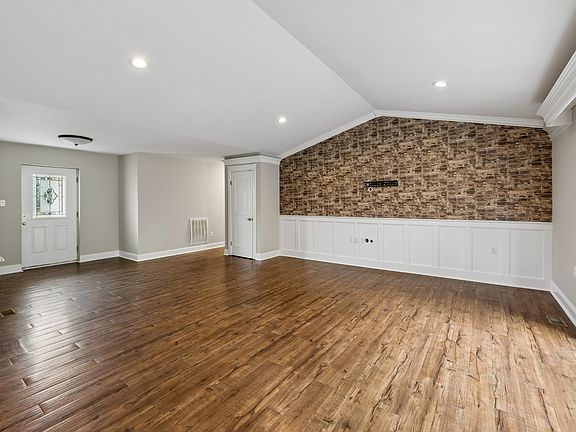 2nd image of 2804 Paran Pointe Dr