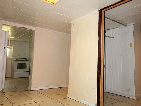 3rd image of 1023 College Ave #B