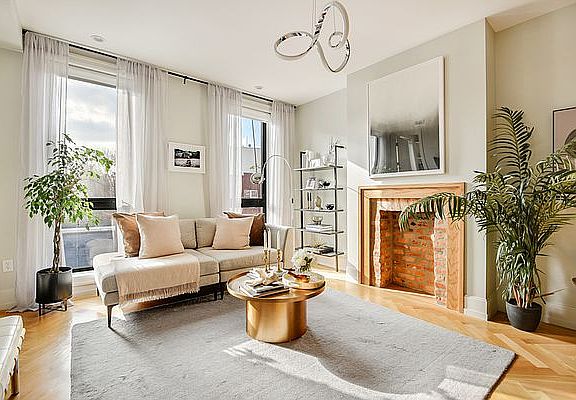 3rd image of 535 Evergreen Ave #2