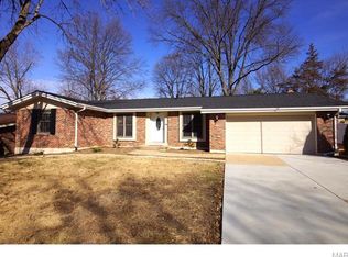 1139 Villaview Dr, Ballwin, MO
