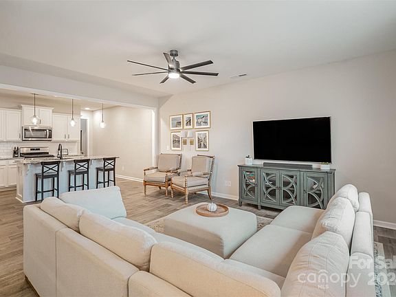 3rd image of 7480 Hartsfield Dr