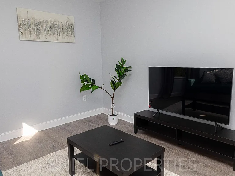 79 Armory St — Photo 20
