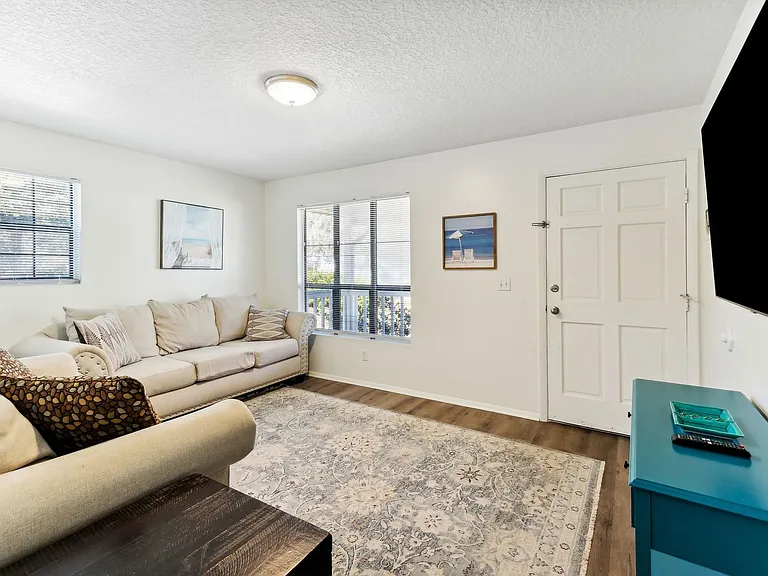 1424 Lewis St — Photo 9