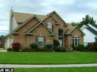 23234 Fredericks Dr, Brownstown, MI 48134