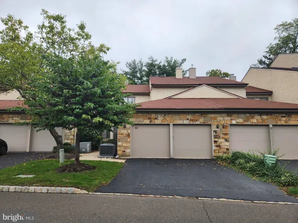 51 Woodmont Dr, Lawrence Township, NJ 08648