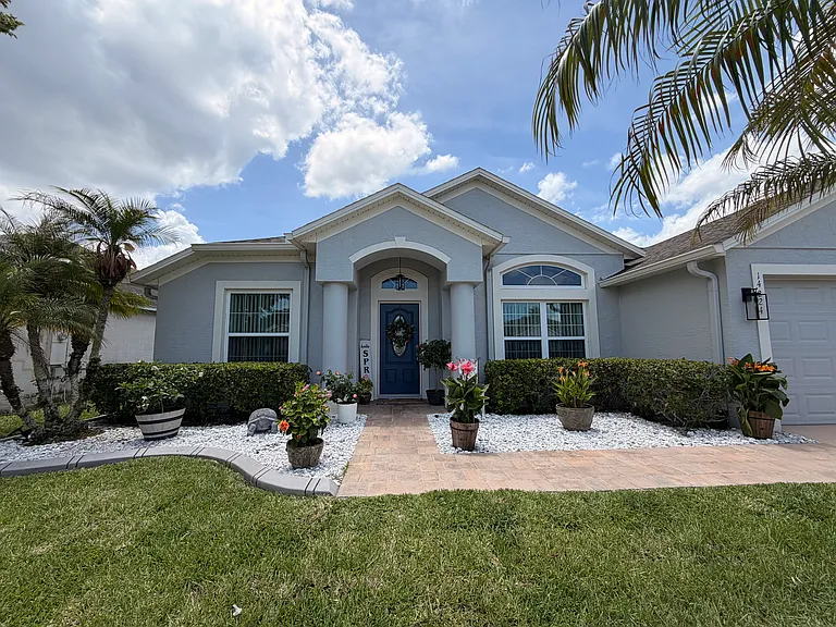 14224 Babylon Way — Photo 1