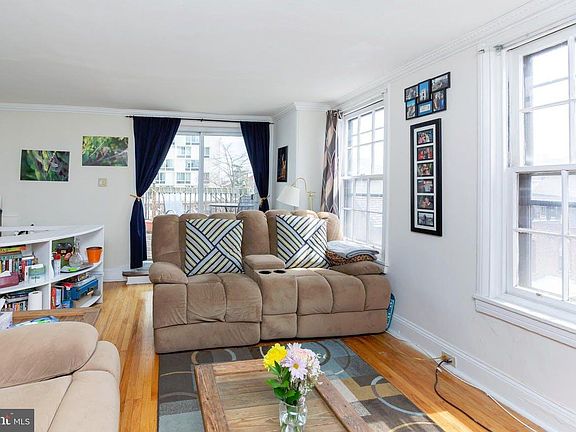 3rd image of 704 S Washington Sq