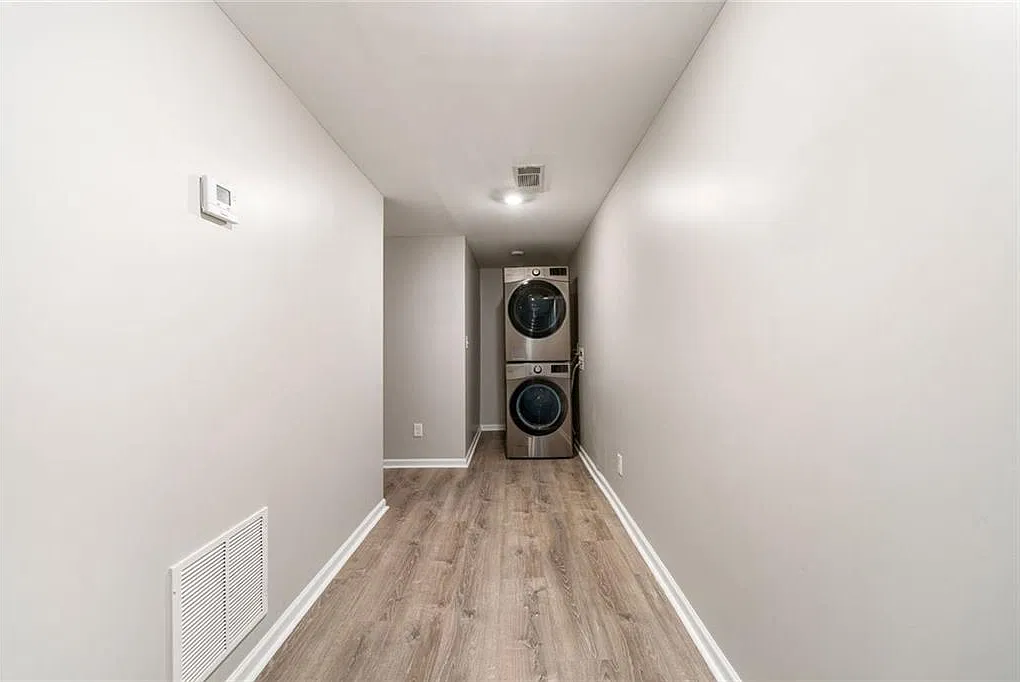 4 bed, 2392 sqft, $2,600 — Photo 4