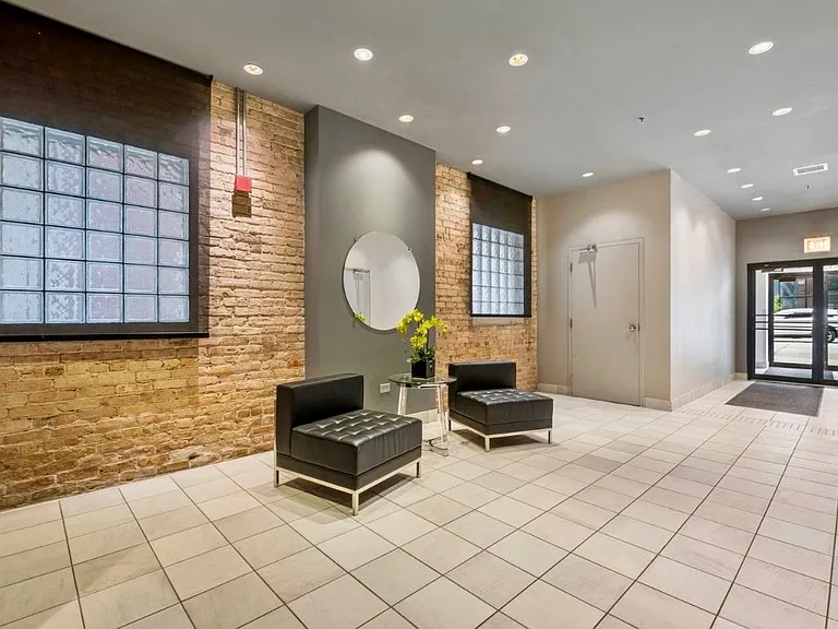 843 W Adams St — Photo 14