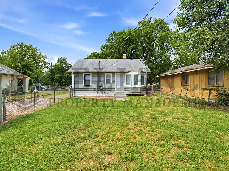 1836 S Gold St — Photo 10