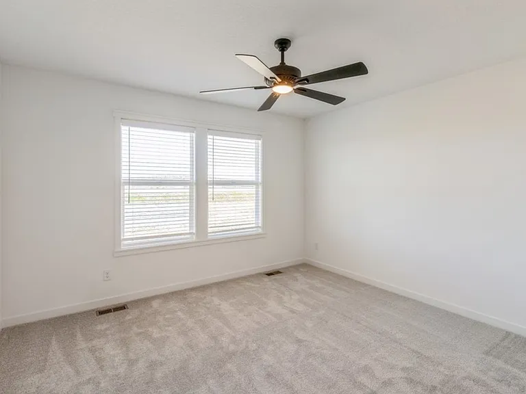 1241 NW Yorktown Dr — Photo 6