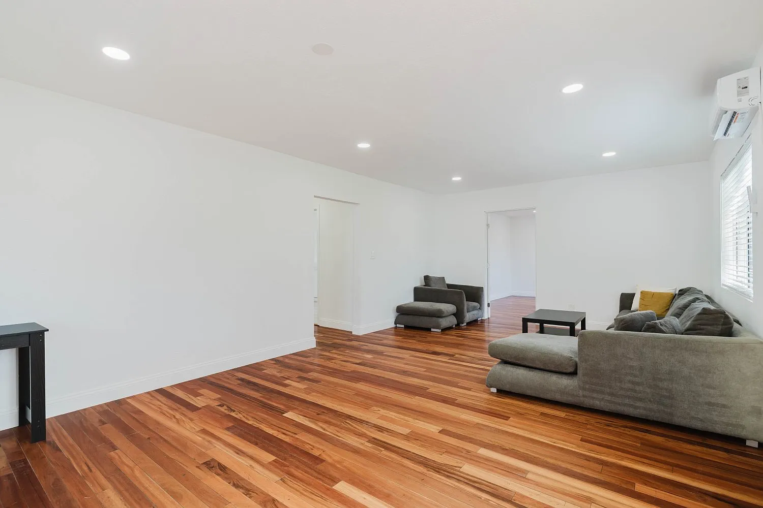 10 bed, 4417 sqft, $13,000 — Photo 3