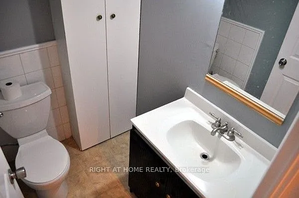 242 Demaine Cres — Photo 7