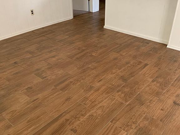 3rd image of 1015 Sugarloaf Dr