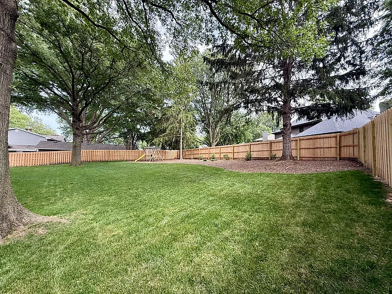 9325 Pauline St — Photo 5