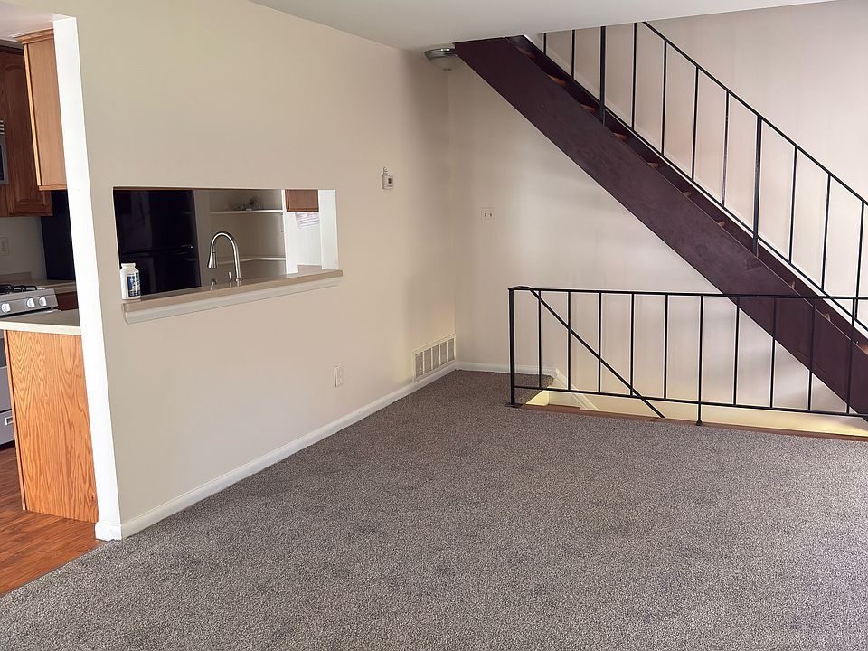 1st image of 48 Ridgelawn Rd #D