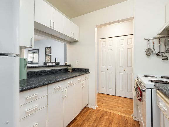5th image of 8291 Park Rd #212