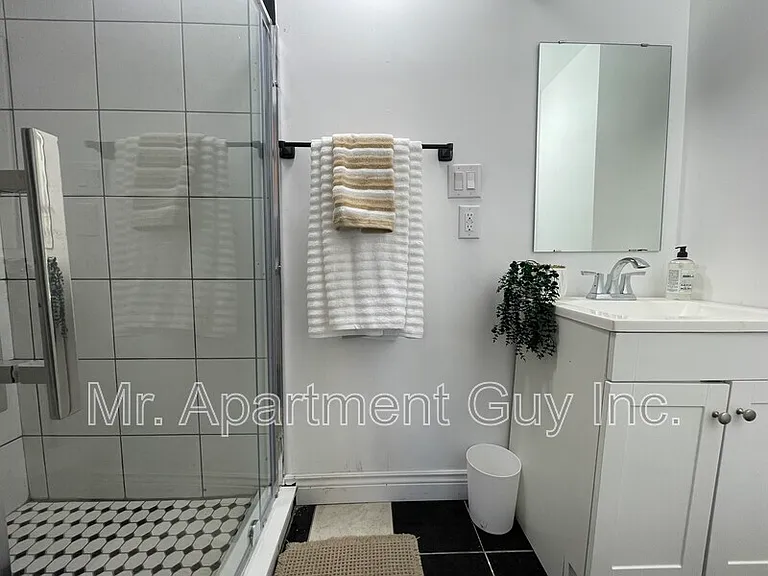 45 Saint Paul St W #4 — Photo 6