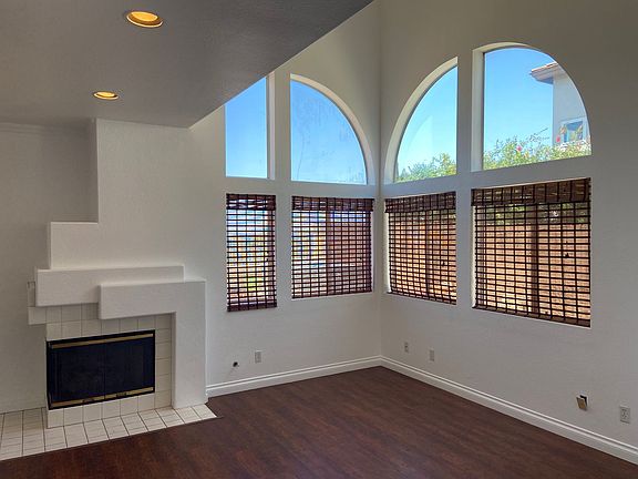 3rd image of 560 Vista Miranda