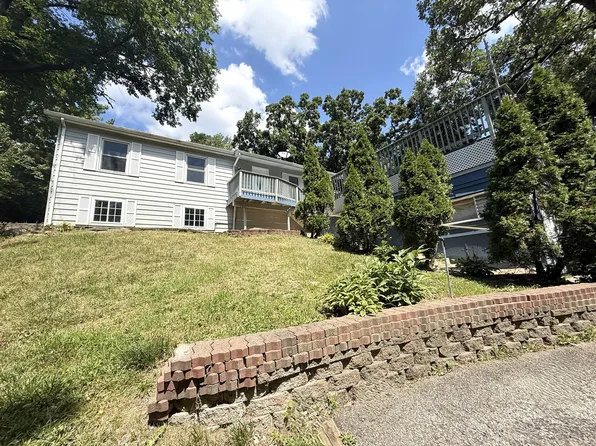 541 Blackhawk Dr, Lake In The Hills, IL 60156