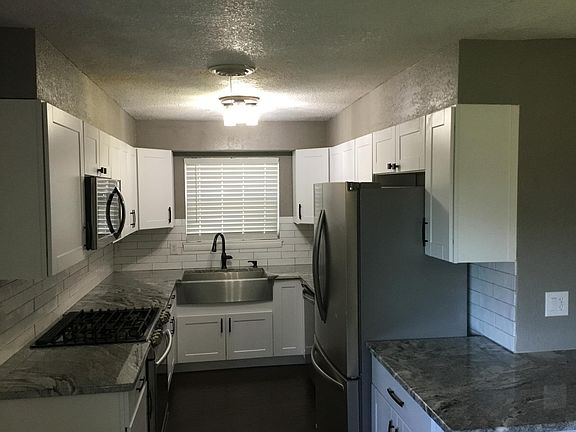 3rd image of 2712 Palmetto Dr
