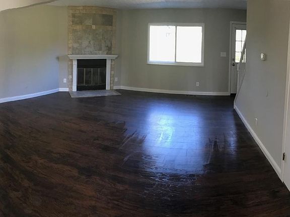 Living Room w fire place