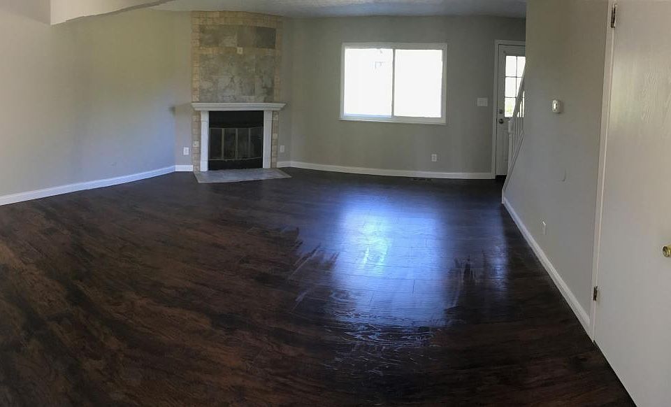 Living Room w fire place