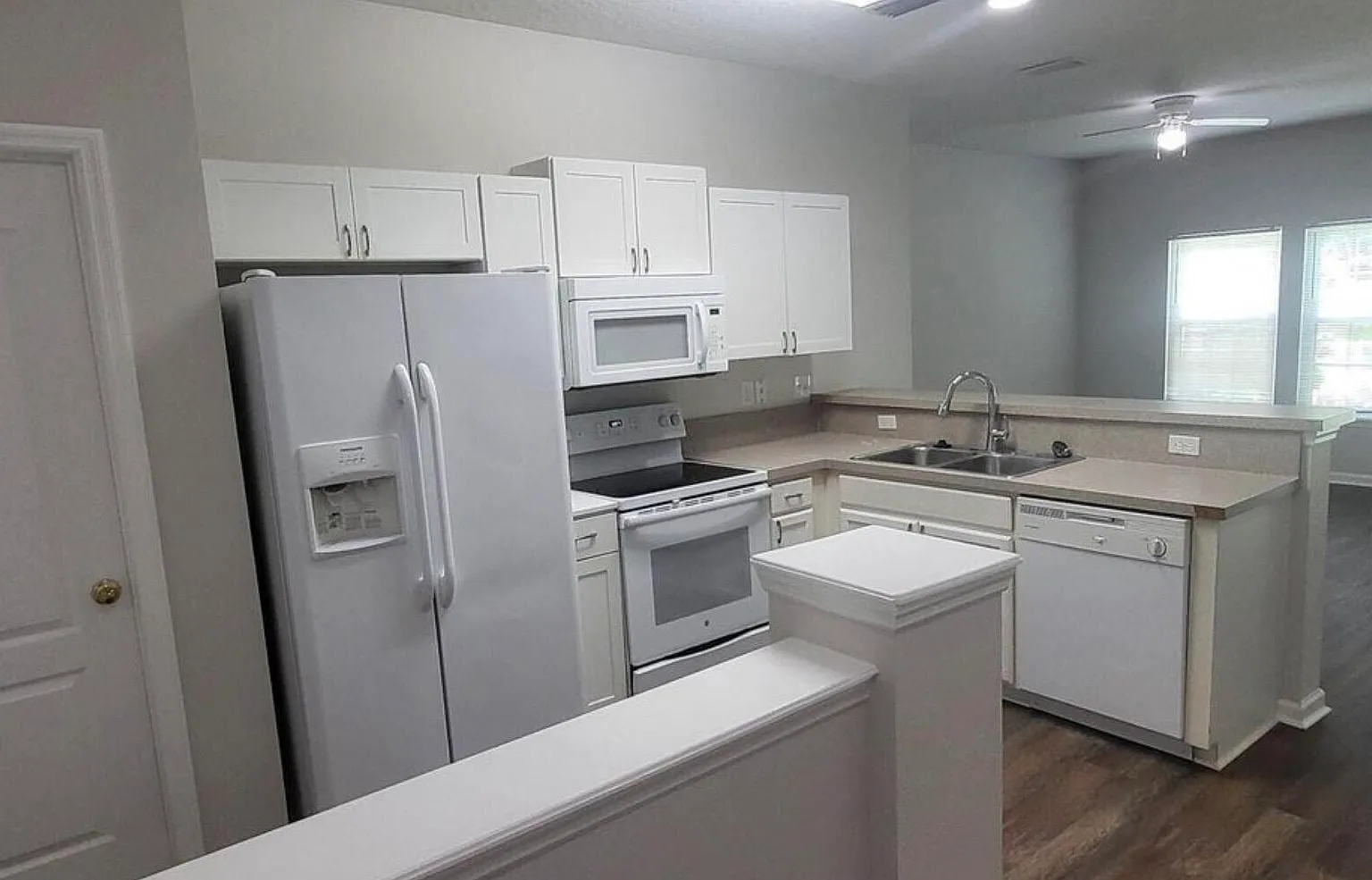 2 bed, 2.5 bath, 1424 sqft, $1,595 — Photo 3