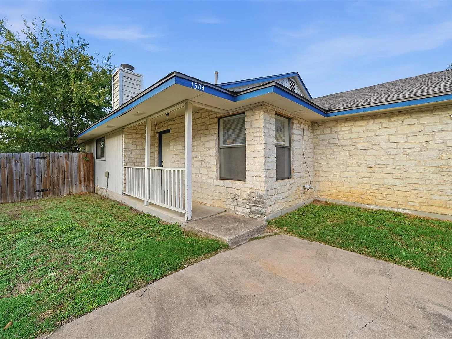 2 bed, 2.0 bath, 800 sqft, $1,545 — Photo 2