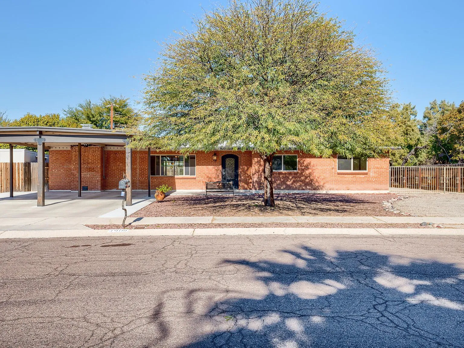 4909 E Towner St — Photo 1