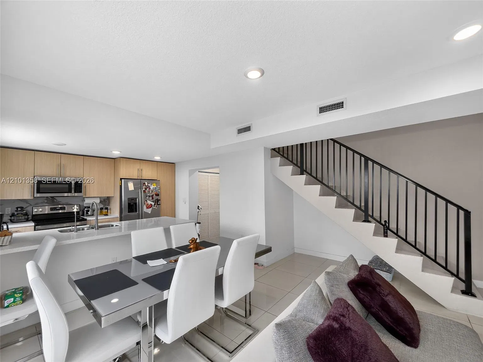 5 bed, 4.5 bath, 1902 sqft, $4,100 — Photo 3