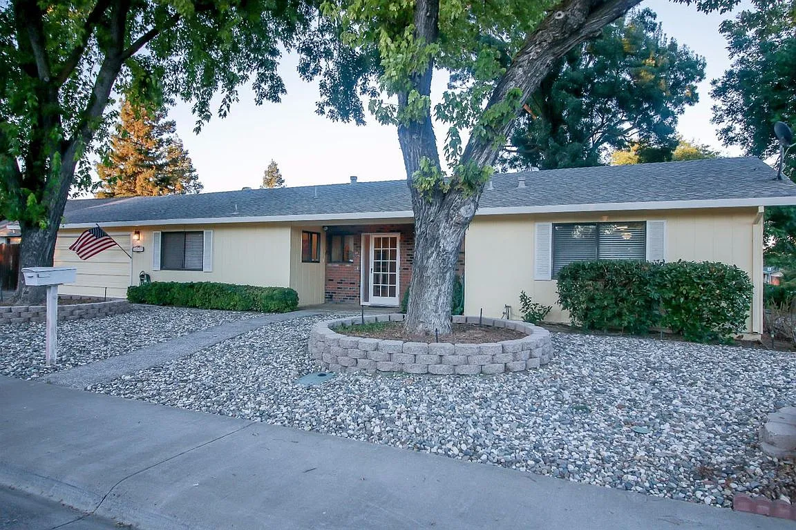 1709 Amherst Way photo 1