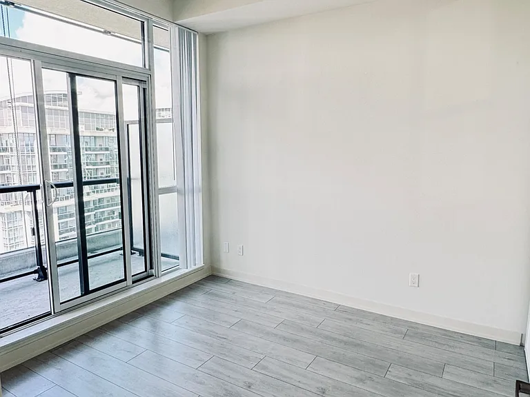 4955 Yonge St #Penthouse 215 — Photo 4