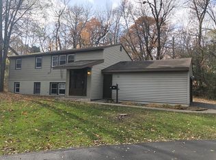 509 Maple Sq, Wayzata, MN 55391