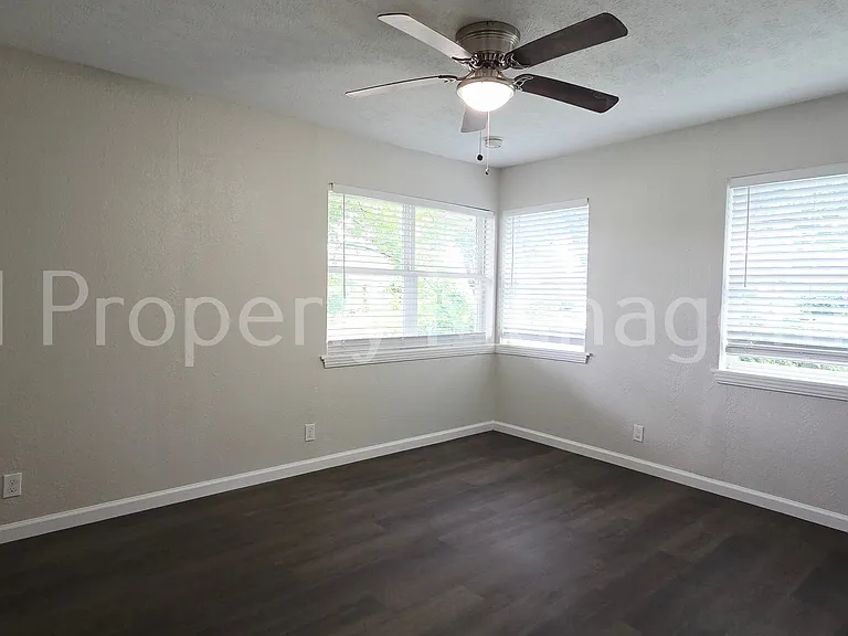 314 16th St W — Photo 7