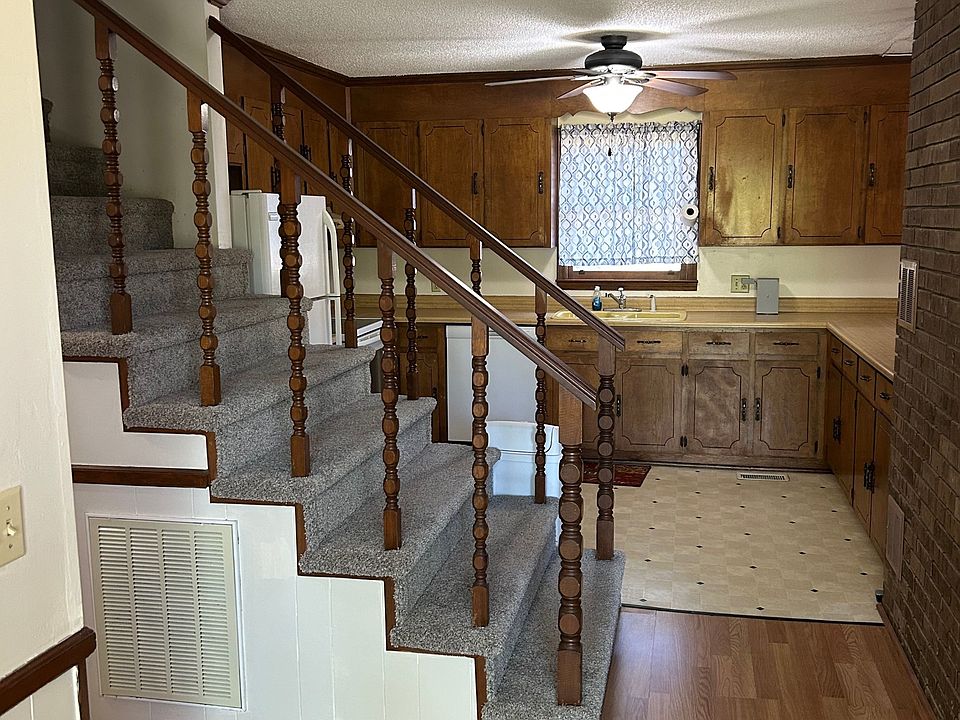 2nd image of 2616 Locust Hill Rd
