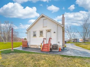 91 Lincoln Ave, West Milford, NJ 07480