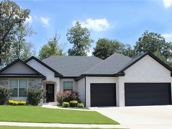 1300 Hickory St, Cave Springs, AR 72718