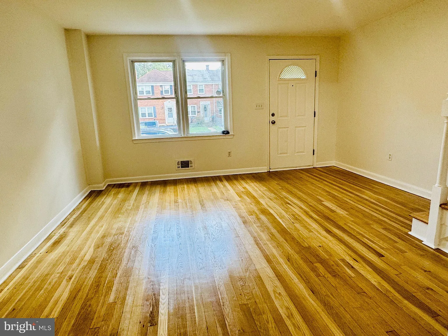 3 bed, 1.5 bath, 1474 sqft, $2,000 — Photo 2