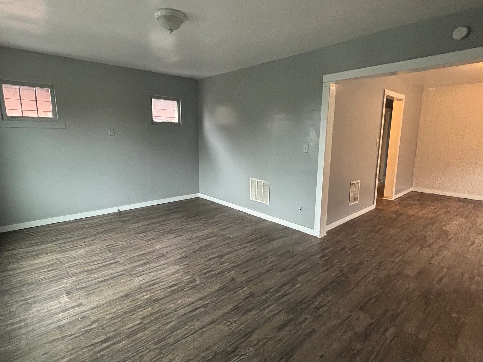 3 bed, 1000 sqft, $1,100 — Photo 4